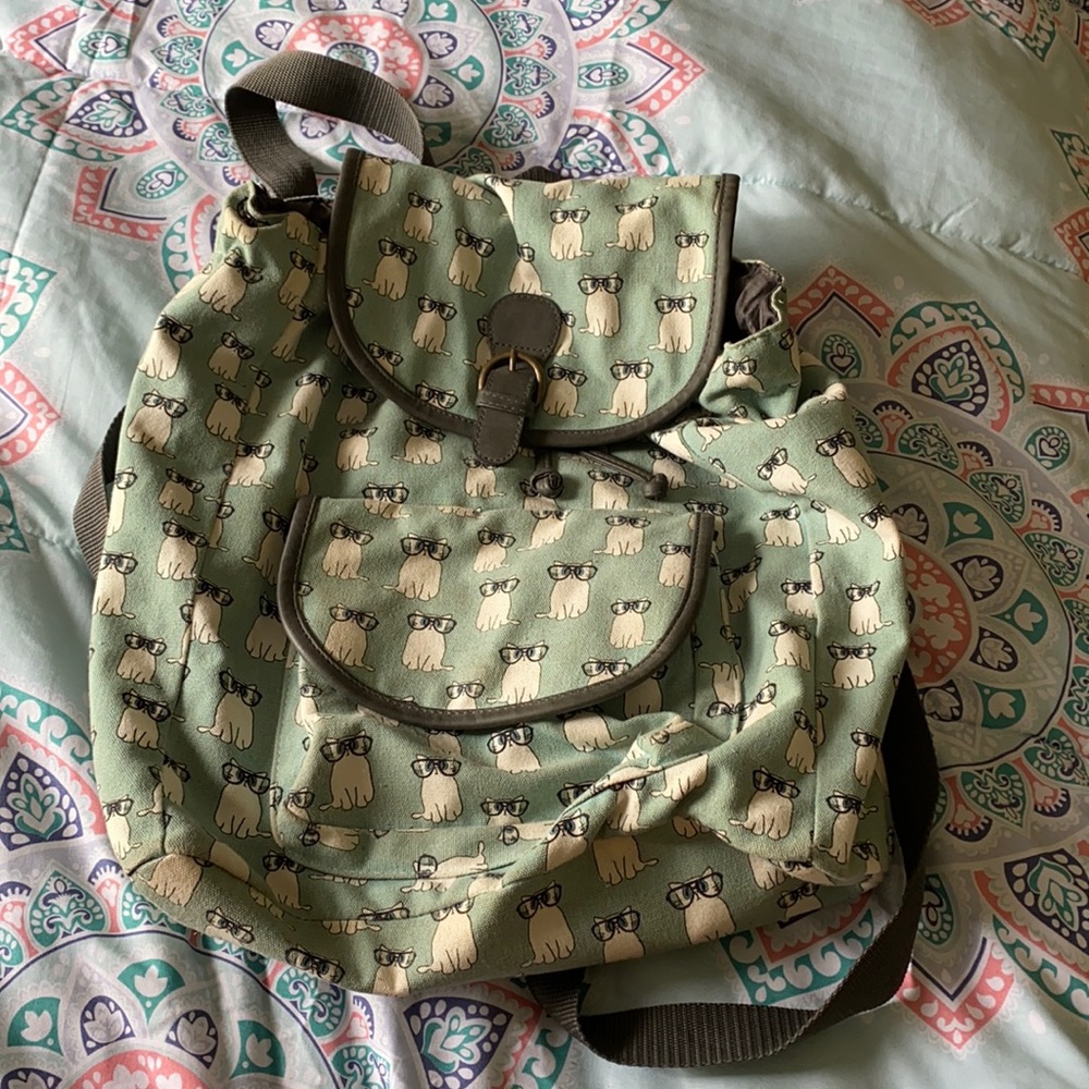 I’m selling this back pack that has cats all over it!!!